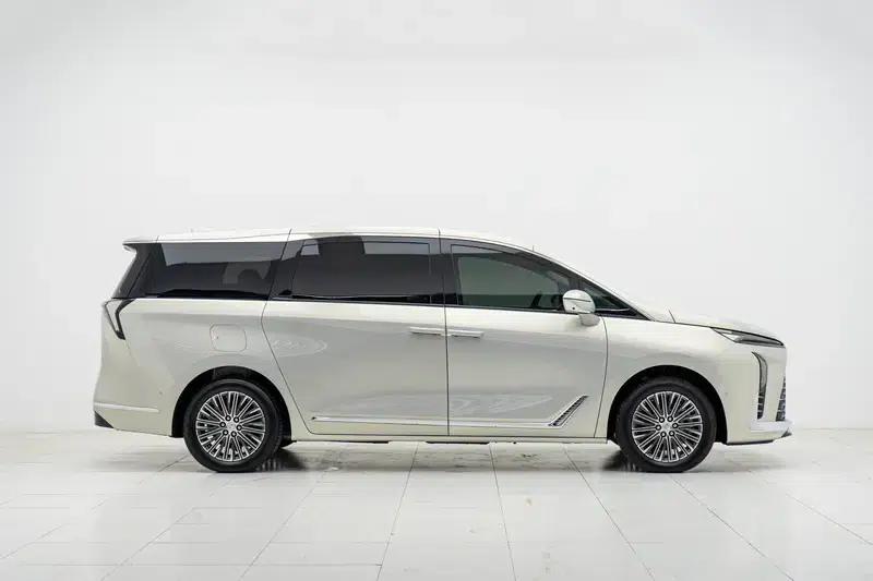Buick GL8 PHEV 2024 Luxury Edition 1.5T 6-seat Luxury Version — миниатюра 8