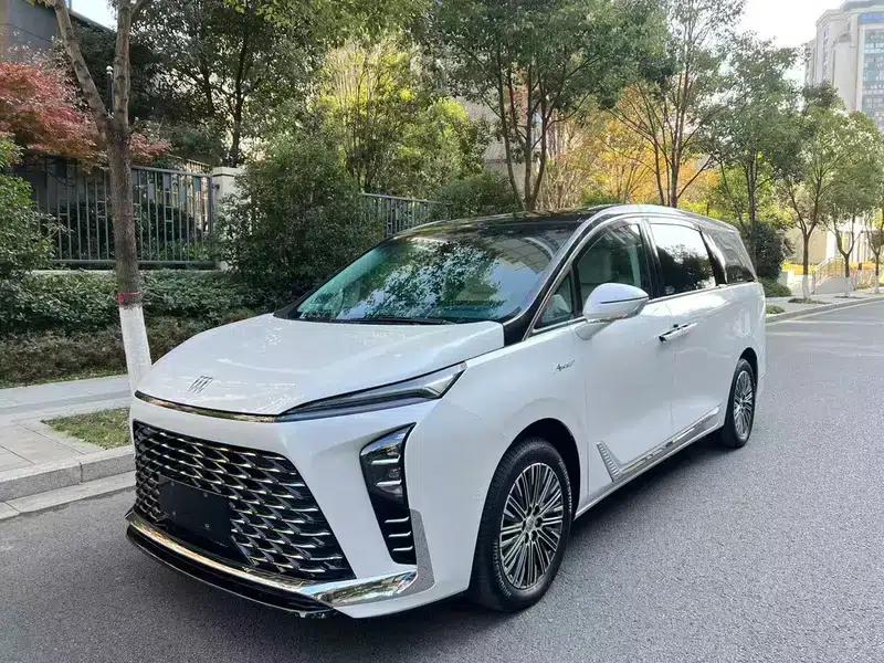 Buick GL8 PHEV 2024 Luxury 1.5T 7-Seat Edition — миниатюра 1