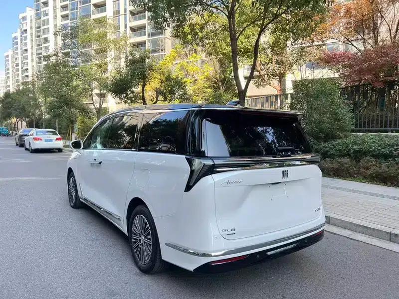 Buick GL8 PHEV 2024 Luxury 1.5T 7-Seat Edition — миниатюра 3