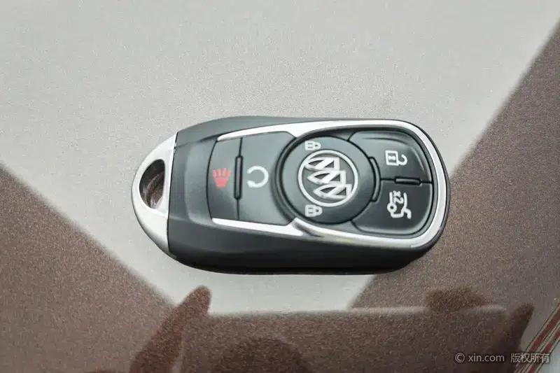 Buick LaCrosse 2018 28T Elite — миниатюра 6