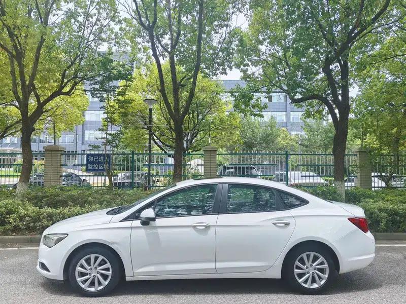 Buick Verano 2017 Sedan 15S Automatic Entry-Level — миниатюра 4