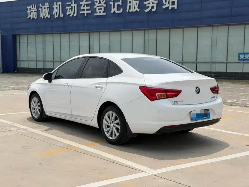Buick Verano 2017 Sedan 15S Automatic Entry-Level — миниатюра 5